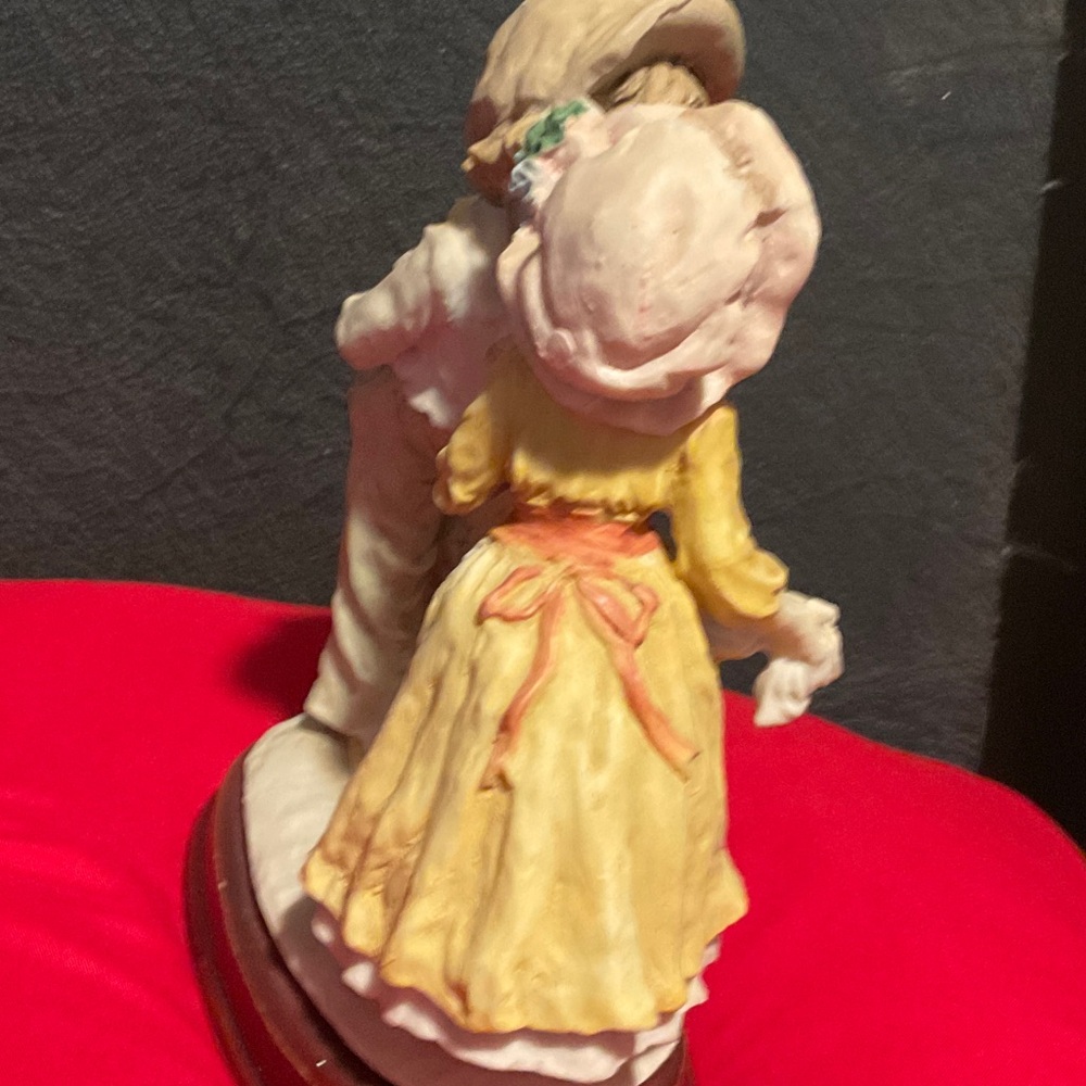 Charming Vintage Couple Figurine - Picture 6 of 7